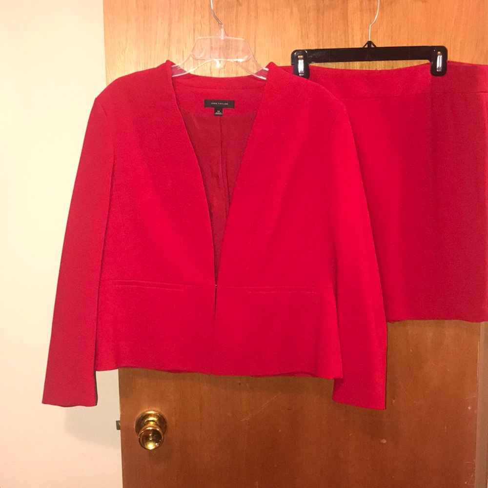 Ann Taylor long-sleeved suit, size 14, tailored